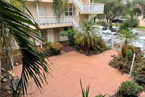 Copropriété à louer à Hollywood, Floride: 2 chambres, 89.19 m2 № 2059147 - photo 12