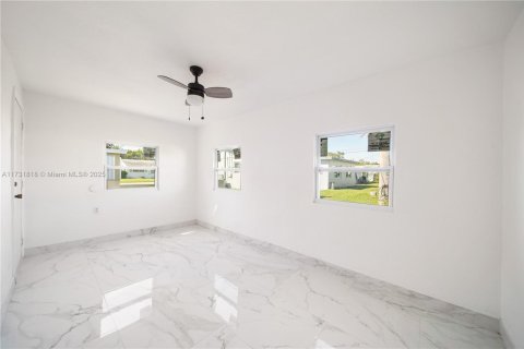 Casa en venta en Tamarac, Florida, 2 dormitorios, 80.27 m2 № 1481617 - foto 13