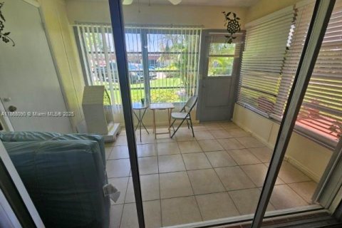 Купить кондоминиум в Лейк-Уорт, Флорида 2 спальни, 87.42м2, № 1897473 - фото 9