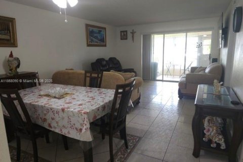 Купить кондоминиум в Лейк-Уорт, Флорида 2 спальни, 87.42м2, № 1897473 - фото 5