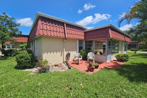 Купить кондоминиум в Лейк-Уорт, Флорида 2 спальни, 87.42м2, № 1897473 - фото 1