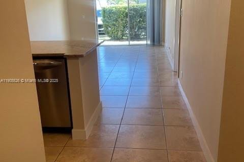 Снять в аренду кондоминиум в Майами, Флорида 1 спальня, 65.96м2, № 1956209 - фото 1