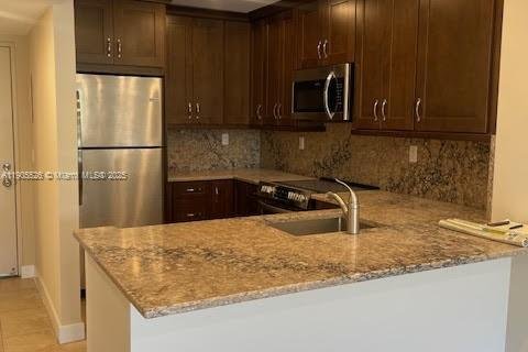 Снять в аренду кондоминиум в Майами, Флорида 1 спальня, 65.96м2, № 1956209 - фото 3