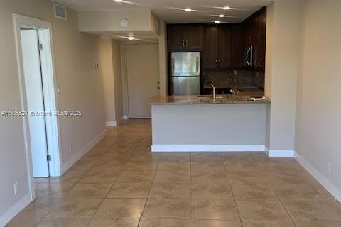 Снять в аренду кондоминиум в Майами, Флорида 1 спальня, 65.96м2, № 1956209 - фото 2