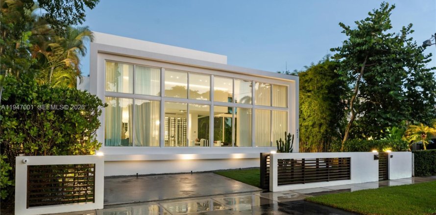 Casa en Miami Beach, Florida 3 dormitorios, 328.32 m2 № 2003401