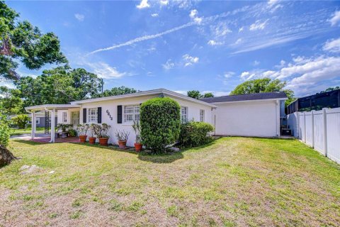 House in Tampa, Florida 3 bedrooms, 96.15 sq.m. № 1656902 - photo 5