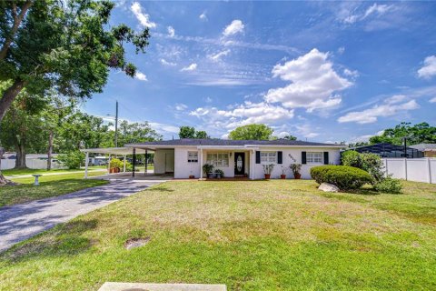 House in Tampa, Florida 3 bedrooms, 96.15 sq.m. № 1656902 - photo 1
