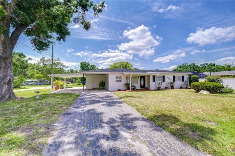 House in Tampa, Florida 3 bedrooms, 96.15 sq.m. № 1656902 - photo 2