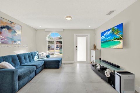 Townhouse in Miami, Florida 3 bedrooms, 139.26 sq.m. № 2002252 - photo 6