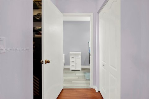 Townhouse in Miami, Florida 3 bedrooms, 139.26 sq.m. № 2002252 - photo 22