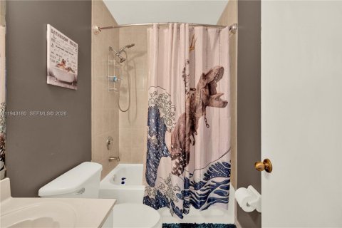 Townhouse in Miami, Florida 3 bedrooms, 139.26 sq.m. № 2002252 - photo 28