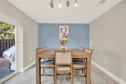 Townhouse in Miami, Florida 3 bedrooms, 139.26 sq.m. № 2002252 - photo 9