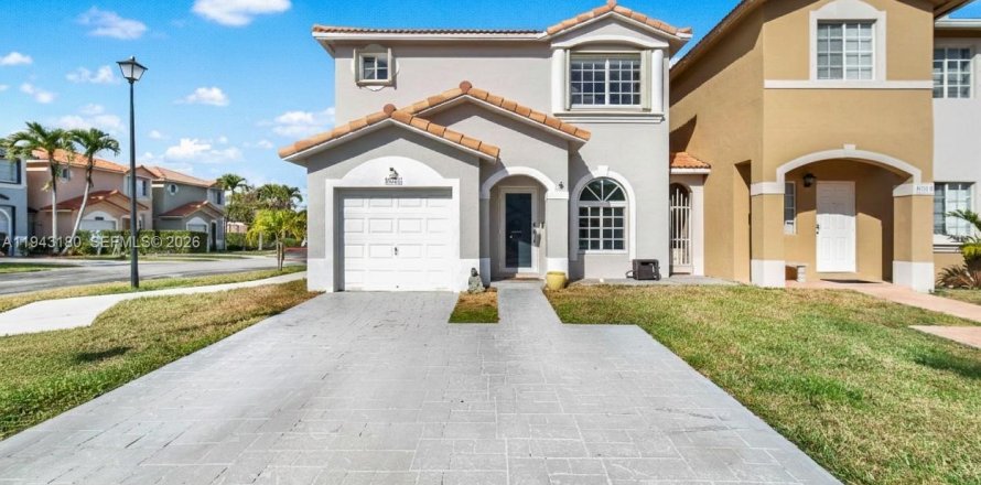 Townhouse in Miami, Florida 3 bedrooms, 139.26 sq.m. № 2002252