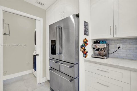 Townhouse in Miami, Florida 3 bedrooms, 139.26 sq.m. № 2002252 - photo 14