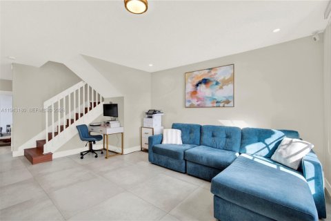 Townhouse in Miami, Florida 3 bedrooms, 139.26 sq.m. № 2002252 - photo 4