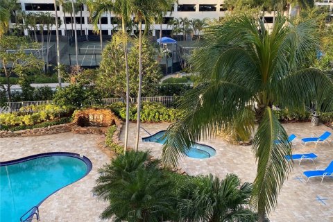 Condo in Aventura, Florida, 2 bedrooms  № 2035257 - photo 15