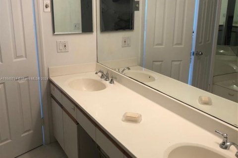 Condo in Aventura, Florida, 2 bedrooms  № 2035257 - photo 7