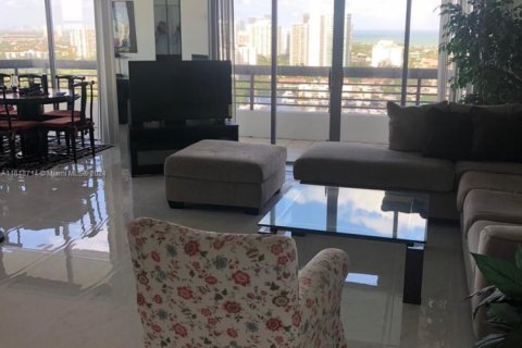 Condo in Aventura, Florida, 2 bedrooms  № 2035257 - photo 3