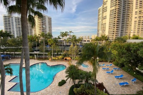 Condo in Aventura, Florida, 2 bedrooms  № 2035257 - photo 16