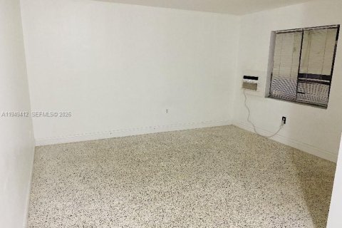 Appartement à louer à Miami, Floride: 1 chambre, 374.02 m2 № 2085874 - photo 2