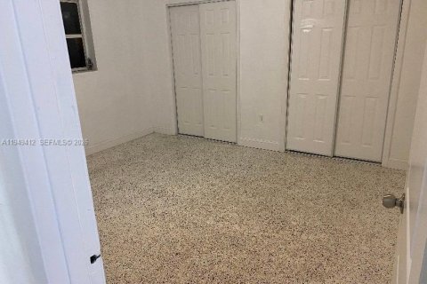 Appartement à louer à Miami, Floride: 1 chambre, 374.02 m2 № 2085874 - photo 4