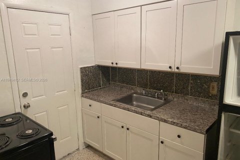 Appartement à louer à Miami, Floride: 1 chambre, 374.02 m2 № 2085874 - photo 6