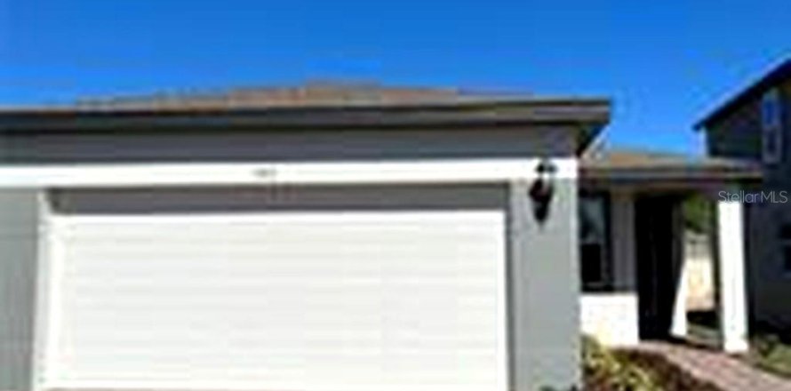 House in Clermont, Florida 4 bedrooms, 155.89 sq.m. № 2166461
