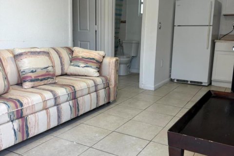 Casa en alquiler en Hollywood, Florida, 1 dormitorio, 64.1 m2 № 2147217 - foto 2