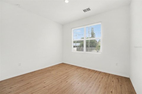 Villa ou maison à vendre à Palm Bay, Floride: 4 chambres, 183.02 m2 № 2097029 - photo 12
