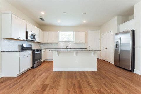 Townhouse in Wildwood, Florida 3 bedrooms, 149.02 sq.m. № 1751849 - photo 5