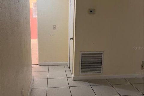 Casa en alquiler en Orlando, Florida, 3 dormitorios, 95.78 m2 № 1913648 - foto 5