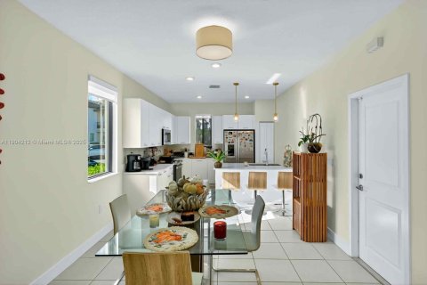 Touwnhouse à vendre à Doral, Floride: 3 chambres, 179.21 m2 № 1955368 - photo 1