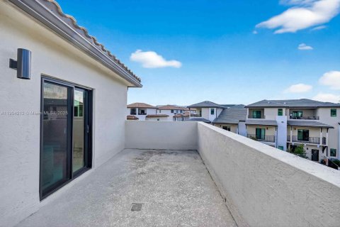 Touwnhouse à vendre à Doral, Floride: 3 chambres, 179.21 m2 № 1955368 - photo 16