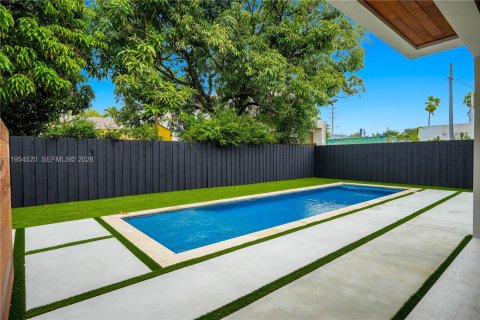 Casa en venta en Miami, Florida, 5 dormitorios, 258.27 m2 № 2010916 - foto 8