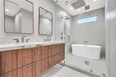 Casa en venta en Miami, Florida, 5 dormitorios, 258.27 m2 № 2010916 - foto 24