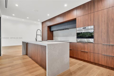 Casa en venta en Miami, Florida, 5 dormitorios, 258.27 m2 № 2010916 - foto 17