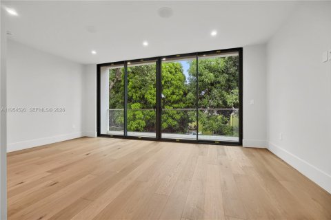 Casa en venta en Miami, Florida, 5 dormitorios, 258.27 m2 № 2010916 - foto 22