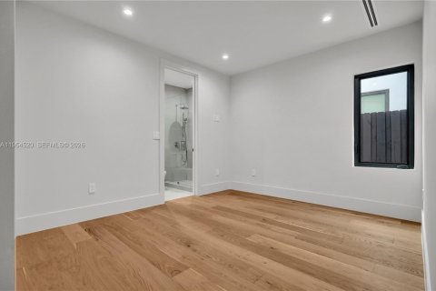 Casa en venta en Miami, Florida, 5 dormitorios, 258.27 m2 № 2010916 - foto 20
