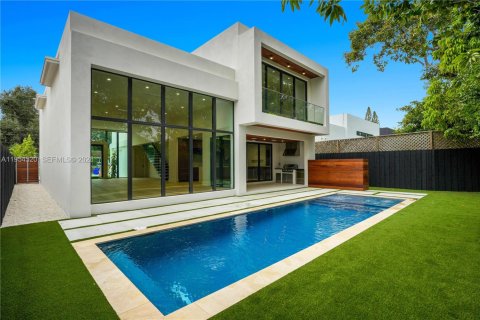 Casa en venta en Miami, Florida, 5 dormitorios, 258.27 m2 № 2010916 - foto 7