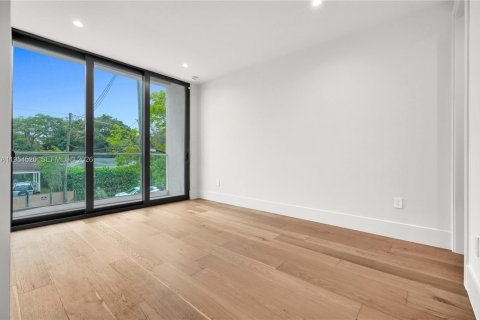 Casa en venta en Miami, Florida, 5 dormitorios, 258.27 m2 № 2010916 - foto 29