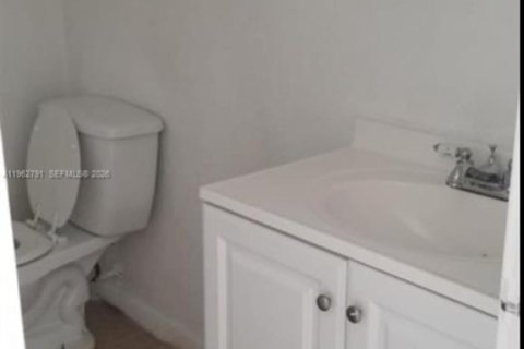 Снять в аренду виллу или дом в Майами, Флорида 2 спальни, 78.87м2, № 2024134 - фото 9