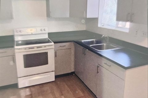 Снять в аренду виллу или дом в Майами, Флорида 2 спальни, 78.87м2, № 2024134 - фото 3