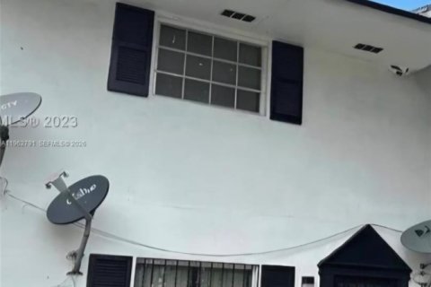 Дом в Майами, Флорида 2 спальни, 78.87м2 № 2024134