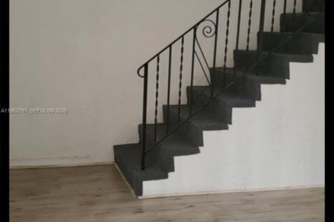 Снять в аренду виллу или дом в Майами, Флорида 2 спальни, 78.87м2, № 2024134 - фото 4