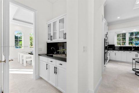 Снять в аренду виллу или дом в Пайнкрест, Флорида 9 спален, 822.65м2, № 1981726 - фото 17