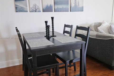 Снять в аренду кондоминиум в Дейви, Флорида 1 спальня, 60.76м2, № 2031843 - фото 2