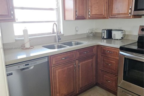 Снять в аренду кондоминиум в Дейви, Флорида 1 спальня, 60.76м2, № 2031843 - фото 9