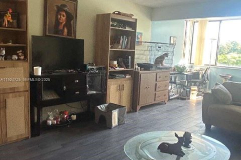 Condominio en venta en North Lauderdale, Florida, 2 dormitorios, 125.42 m2 № 1983114 - foto 16