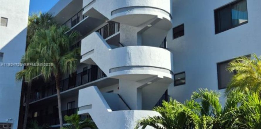 Condominio en North Lauderdale, Florida, 2 dormitorios  № 1983114