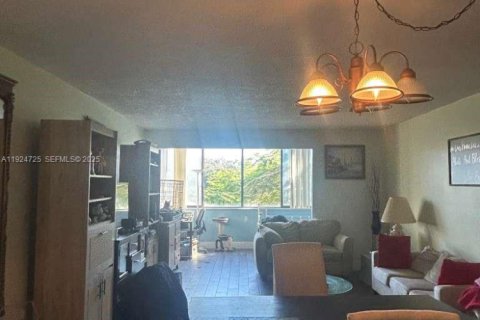 Condominio en venta en North Lauderdale, Florida, 2 dormitorios, 125.42 m2 № 1983114 - foto 14